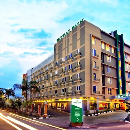 รอยัล ปาล์ม โฮเทล แอนด์ คอนเฟอเรนซ์ เซนเตอร์ เซงคาเรง Hotel จาการ์ตา ภายนอก รูปภาพ