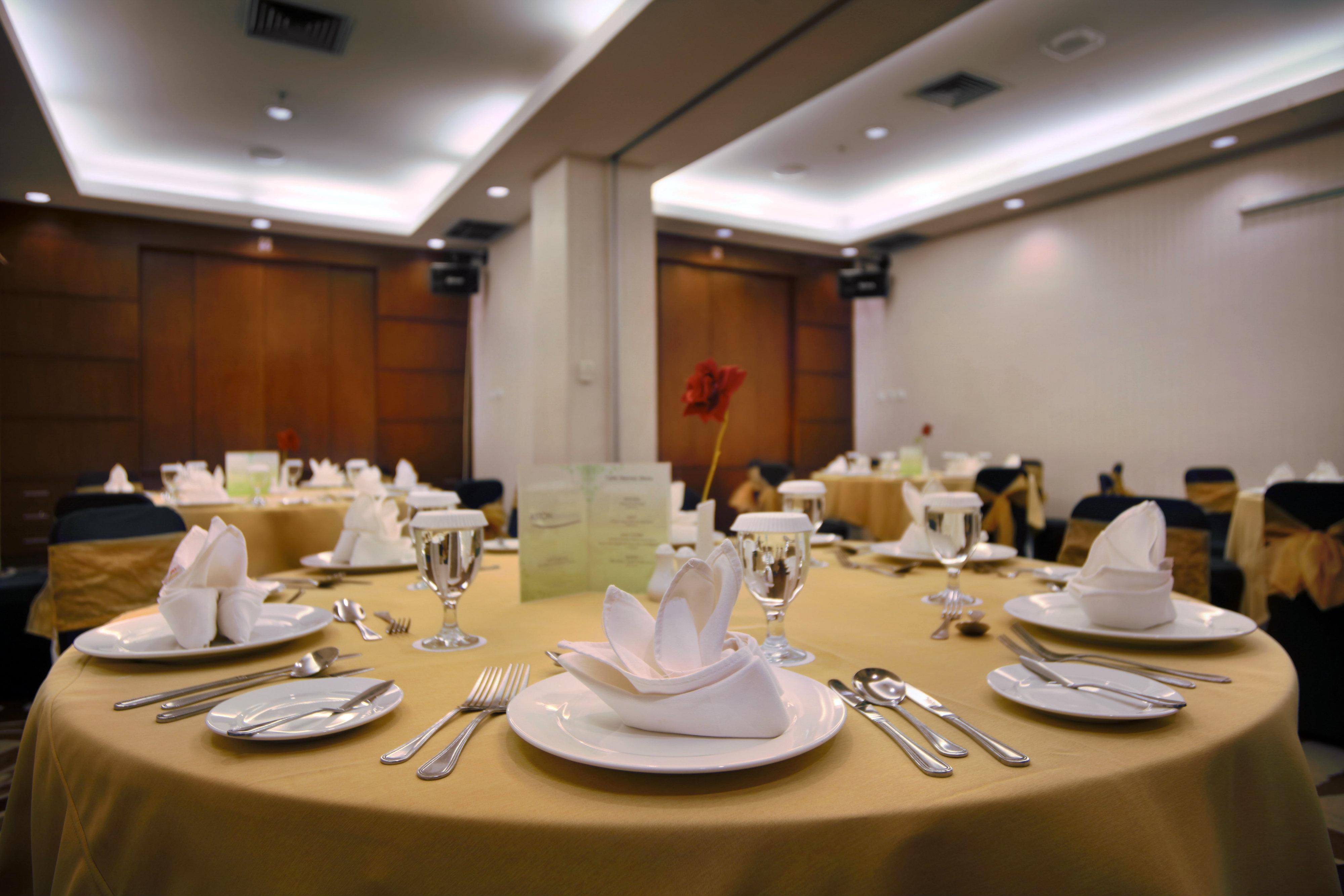 รอยัล ปาล์ม โฮเทล แอนด์ คอนเฟอเรนซ์ เซนเตอร์ เซงคาเรง Hotel จาการ์ตา ภายนอก รูปภาพ