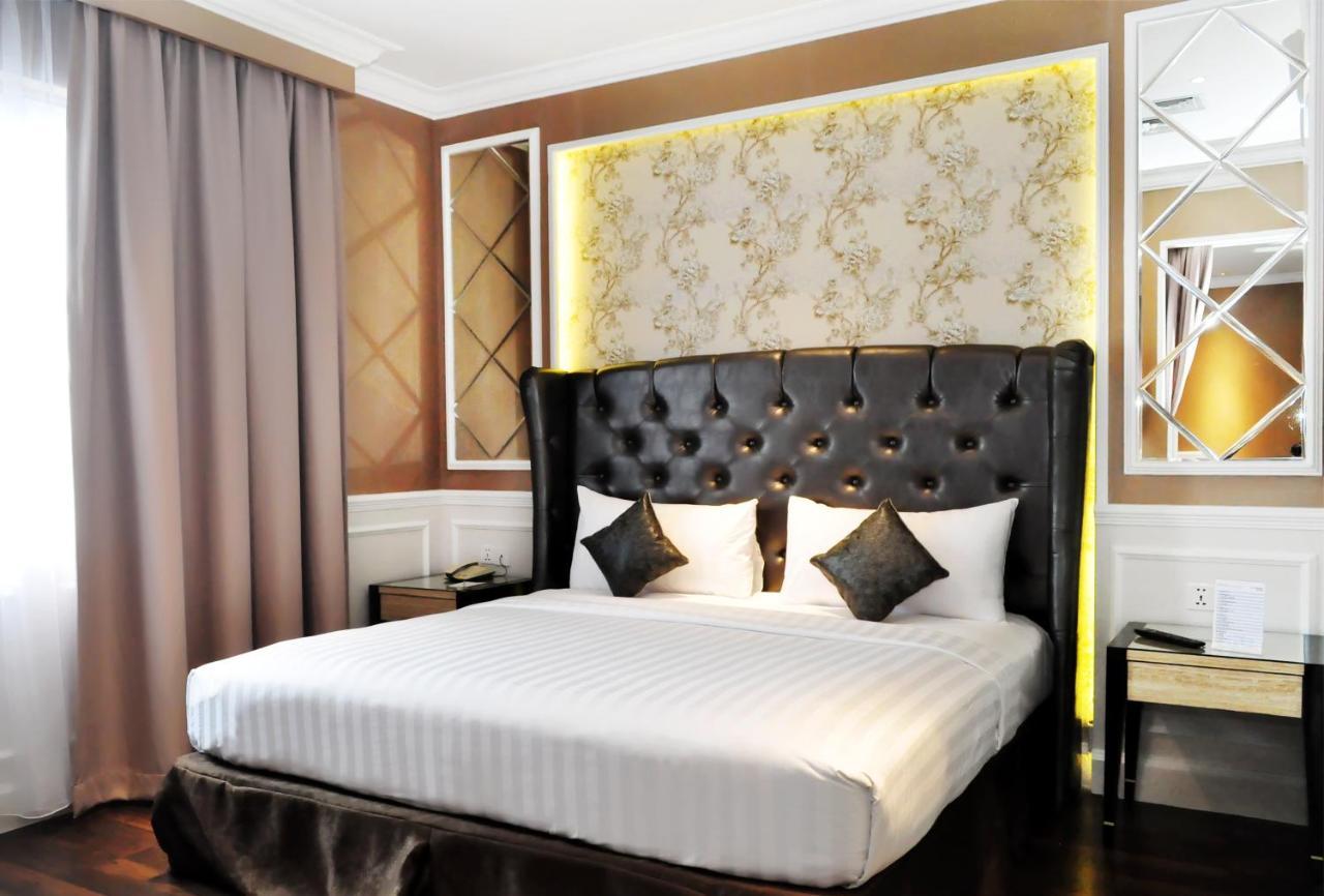 รอยัล ปาล์ม โฮเทล แอนด์ คอนเฟอเรนซ์ เซนเตอร์ เซงคาเรง Hotel จาการ์ตา ภายนอก รูปภาพ