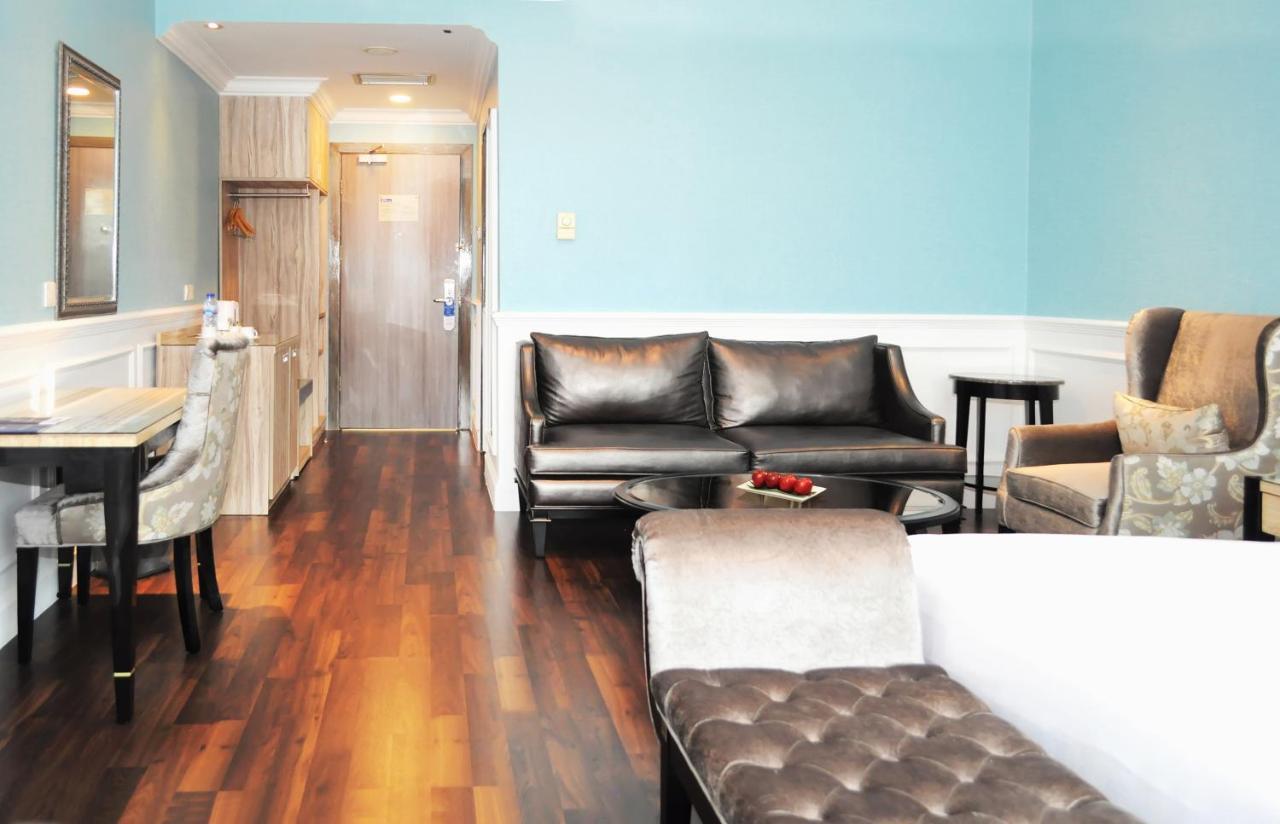 รอยัล ปาล์ม โฮเทล แอนด์ คอนเฟอเรนซ์ เซนเตอร์ เซงคาเรง Hotel จาการ์ตา ภายนอก รูปภาพ