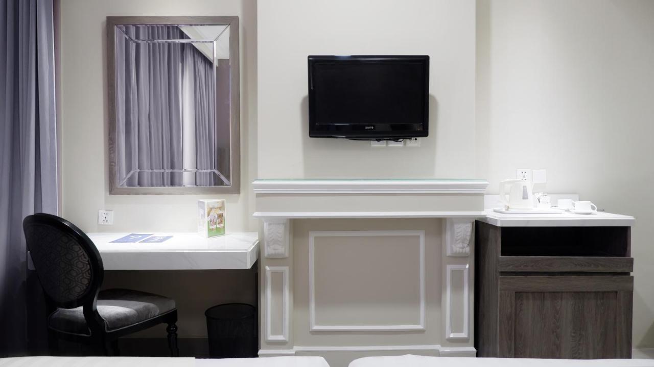 รอยัล ปาล์ม โฮเทล แอนด์ คอนเฟอเรนซ์ เซนเตอร์ เซงคาเรง Hotel จาการ์ตา ภายนอก รูปภาพ